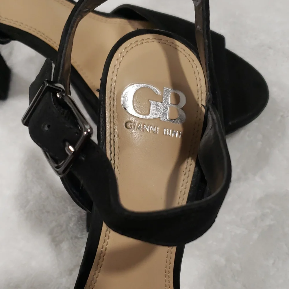 Gianni Bini Black platform chunky heel. Size 8.5M